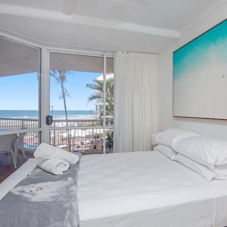 Crystal Beachfront Apartments โกลด์โคสต์ ภายนอก รูปภาพ