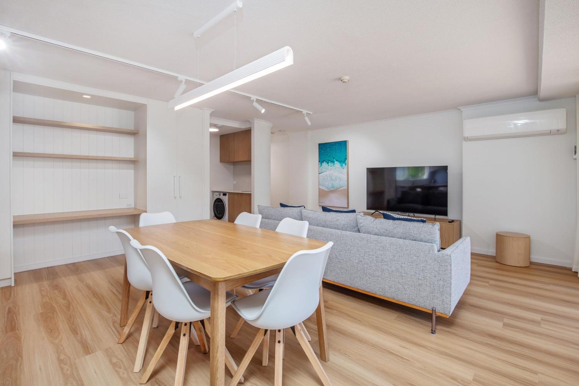 Crystal Beachfront Apartments โกลด์โคสต์ ภายนอก รูปภาพ
