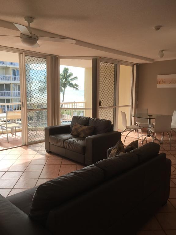 Crystal Beachfront Apartments โกลด์โคสต์ ภายนอก รูปภาพ