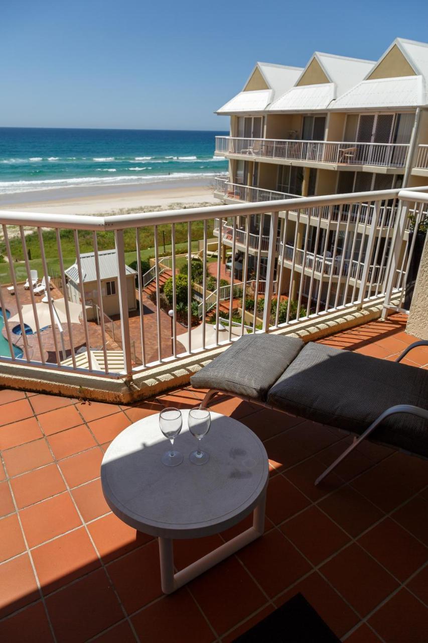 Crystal Beachfront Apartments โกลด์โคสต์ ภายนอก รูปภาพ